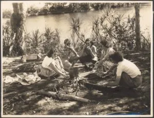 Hospital sisters picnic beside the Katherine River, Northern Territory / Arthur Groom